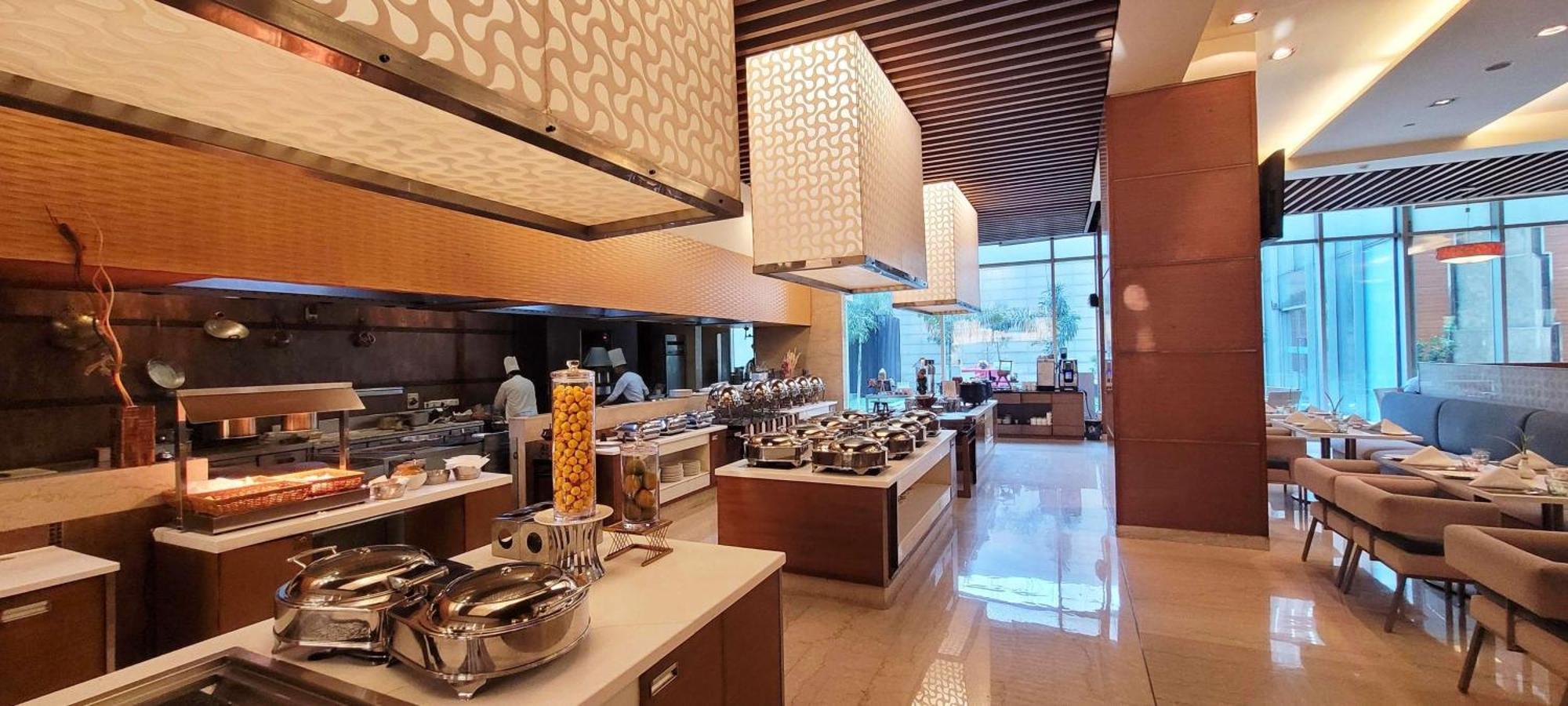 Radisson Blu Hotel, גרייטר נוידה מראה חיצוני תמונה The buffet at the hotel