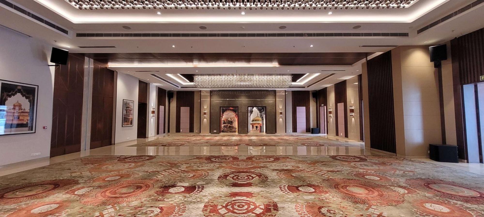 Radisson Blu Hotel, גרייטר נוידה מראה חיצוני תמונה The lobby of the hotel