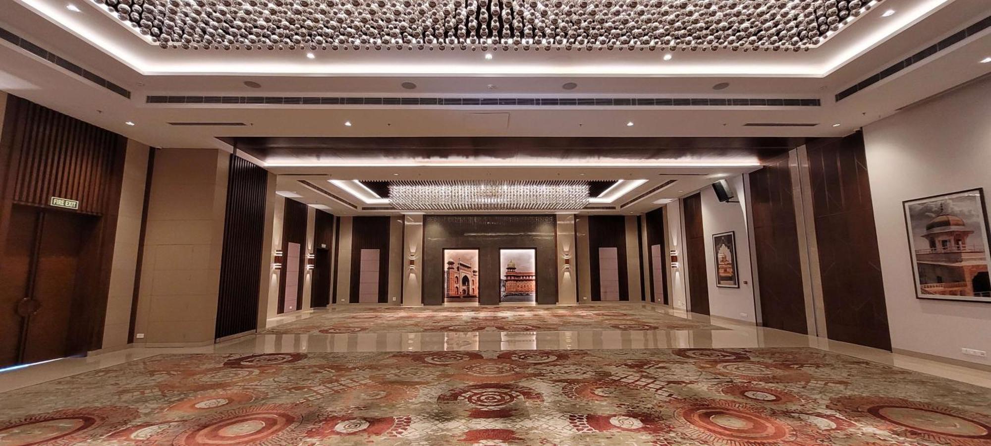 Radisson Blu Hotel, גרייטר נוידה מראה חיצוני תמונה The lobby of the hotel