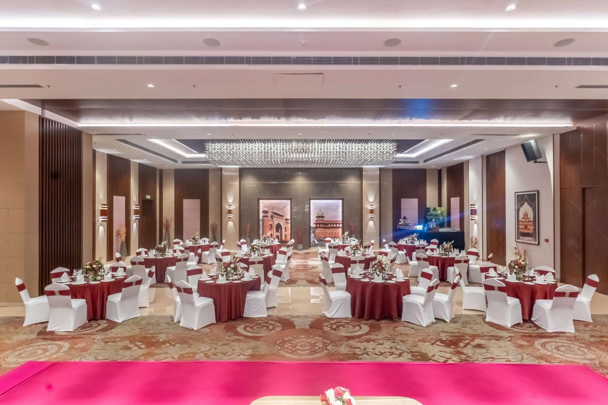 Radisson Blu Hotel, גרייטר נוידה מראה חיצוני תמונה The Grand Ballroom