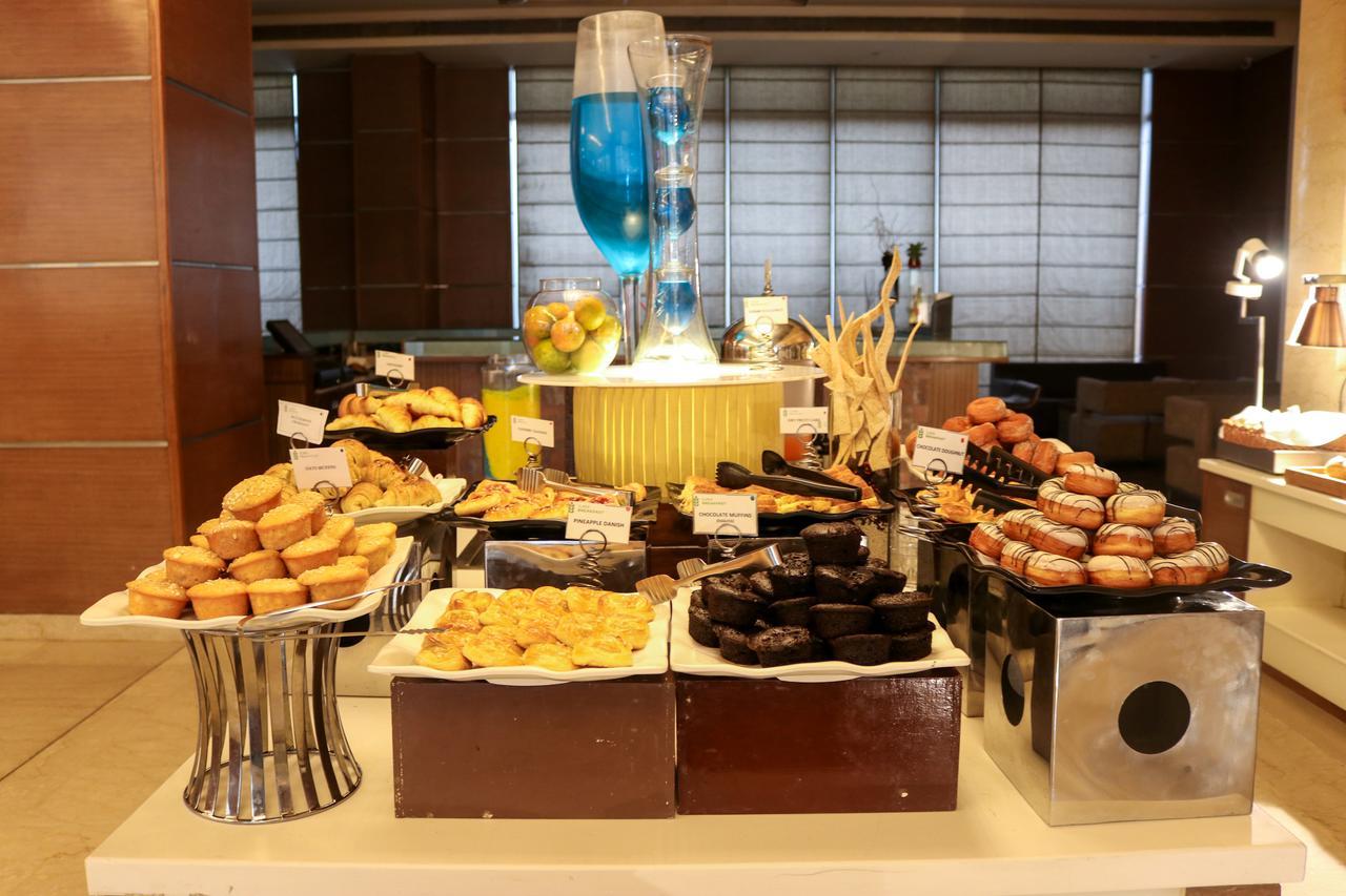 Radisson Blu Hotel, גרייטר נוידה מראה חיצוני תמונה A dessert buffet