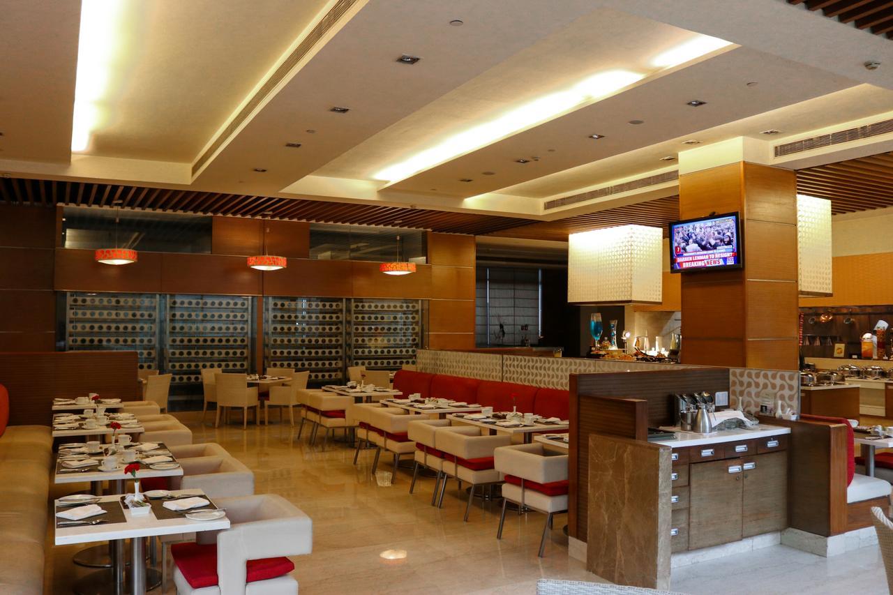 Radisson Blu Hotel, גרייטר נוידה מראה חיצוני תמונה The interior of a typical buffet restaurant