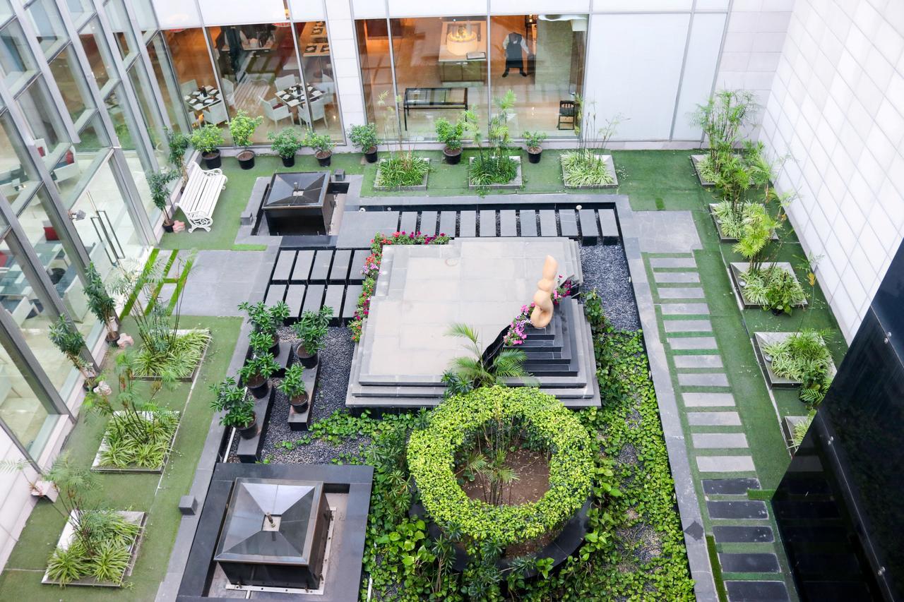 Radisson Blu Hotel, גרייטר נוידה מראה חיצוני תמונה The courtyard of the hotel