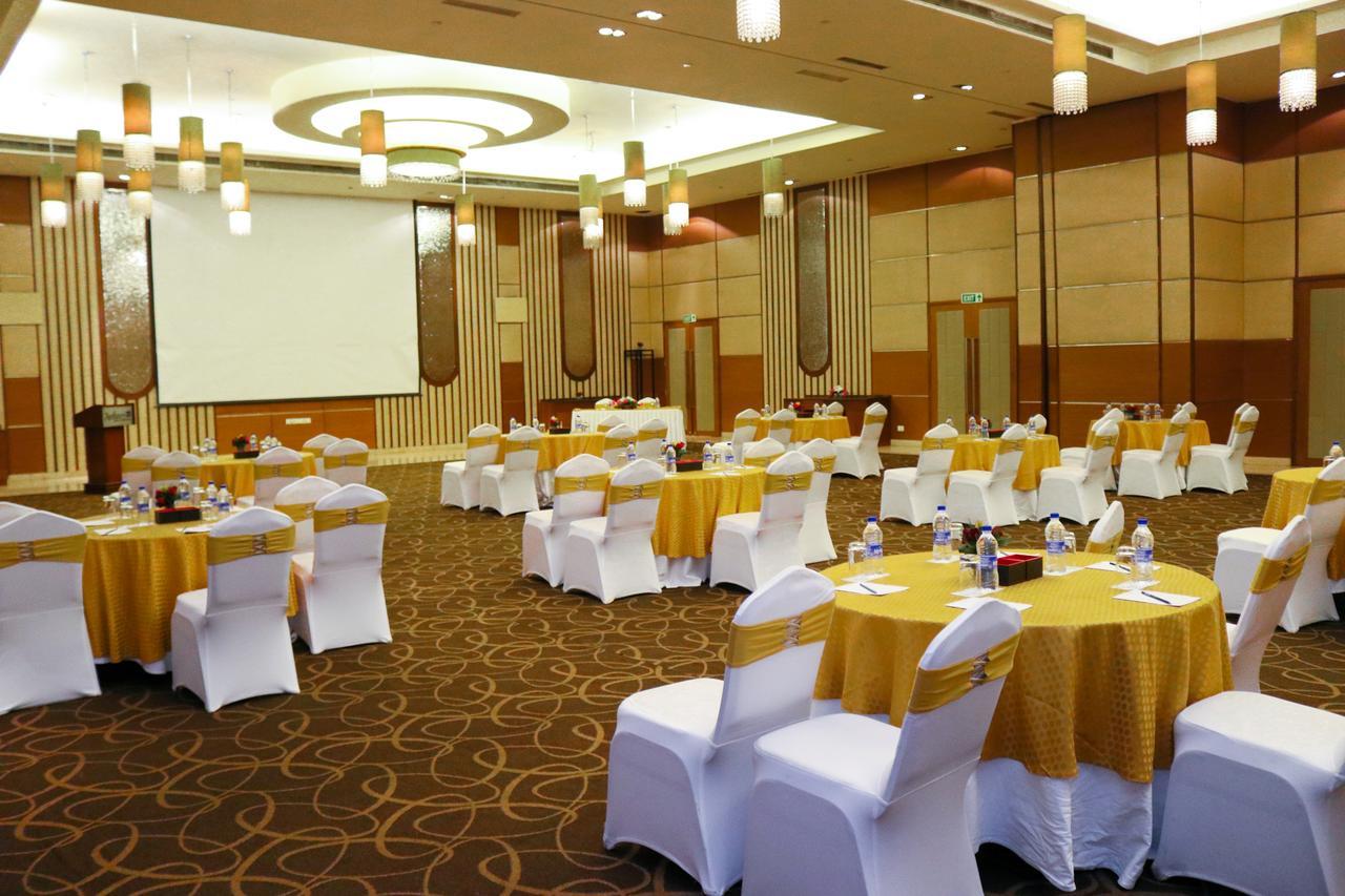 Radisson Blu Hotel, גרייטר נוידה מראה חיצוני תמונה A typical conference room