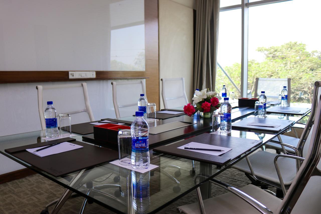 Radisson Blu Hotel, גרייטר נוידה מראה חיצוני תמונה Meeting room at the hotel