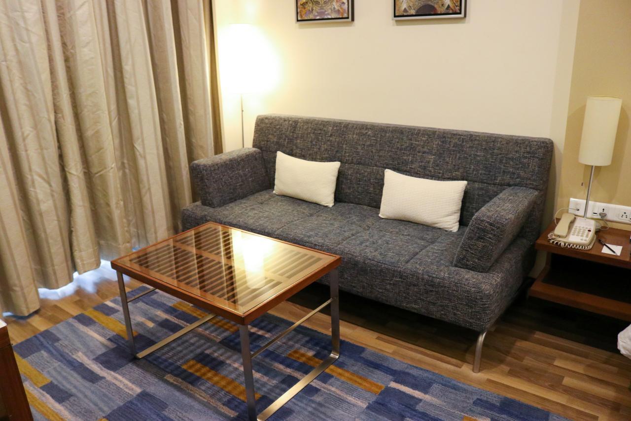 Radisson Blu Hotel, גרייטר נוידה מראה חיצוני תמונה A sofa