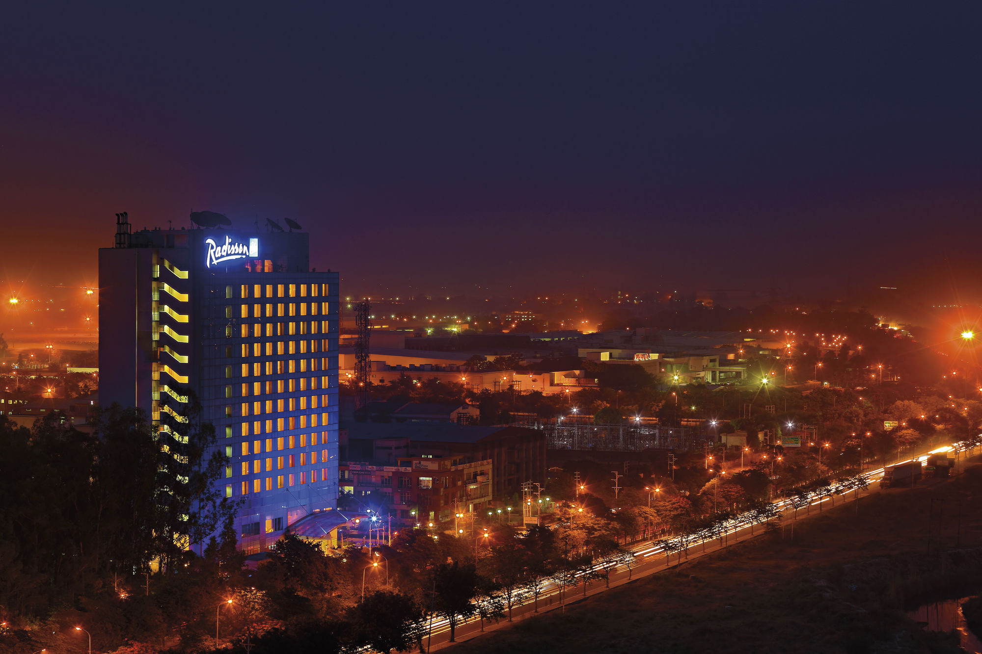 Radisson Blu Hotel, גרייטר נוידה מראה חיצוני תמונה Park Inn, Casablanca